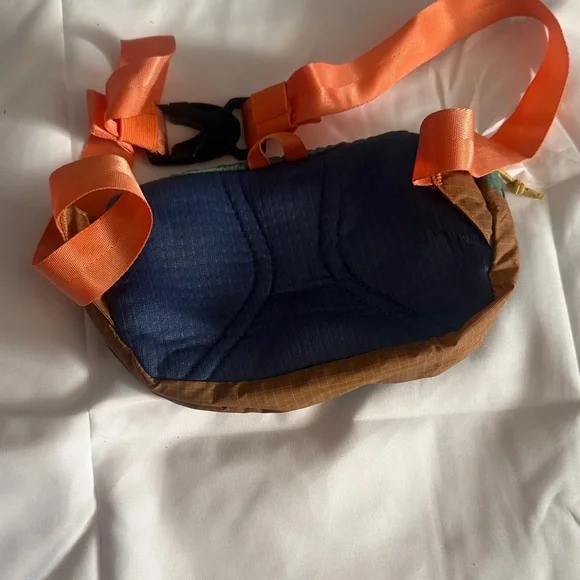 Patagonia Green Waist Pack with Orange Strap - Picture 6 of 6